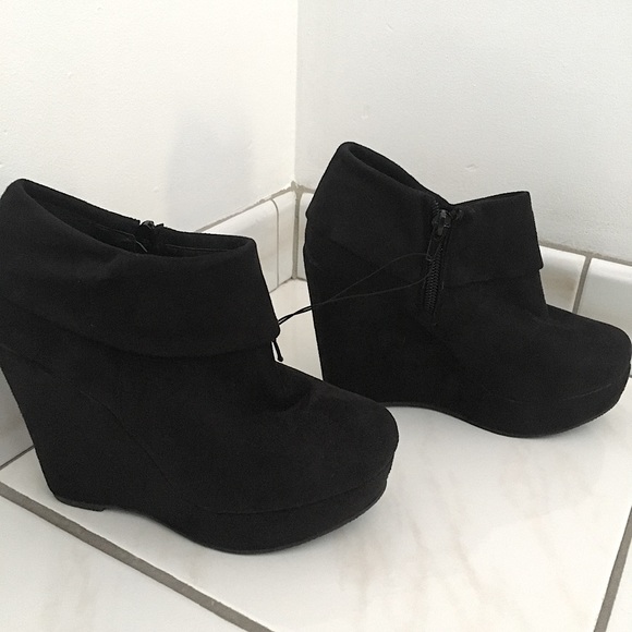 Club Couture Shoes - Black faux suede platform wedge ankle boots - size 6